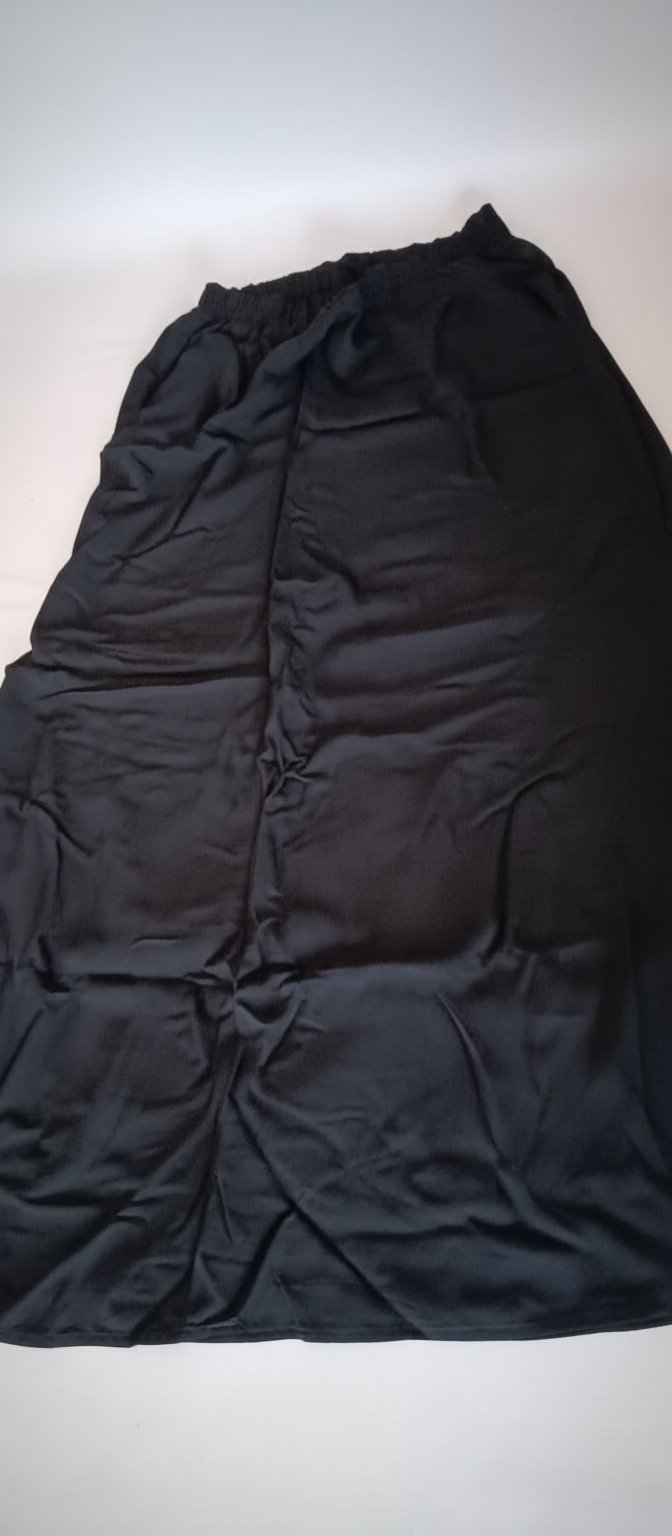 Jupe longue de la marque lc waikiki taille 38avec deux poches jamais portée 