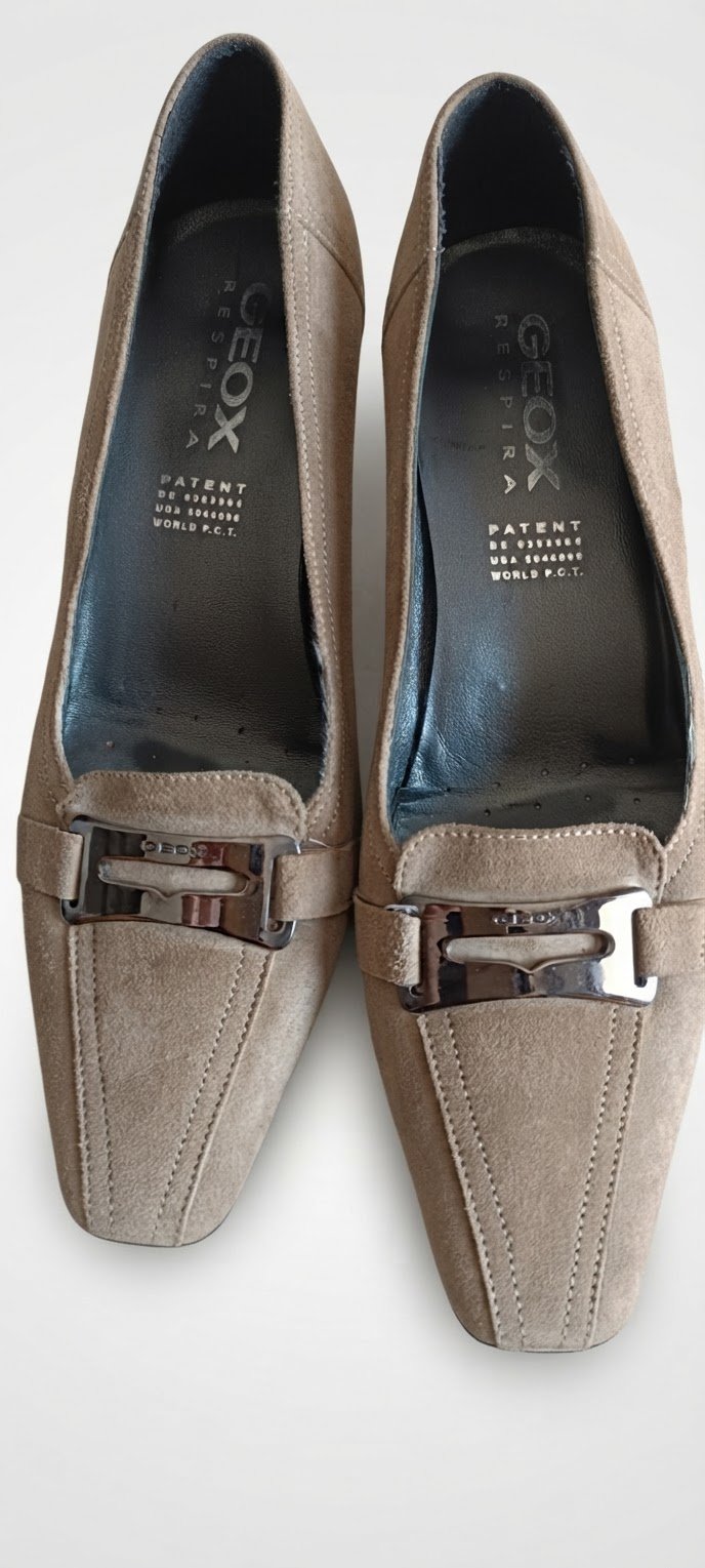 Chaussures de la marque geox ylabbes 37/38 daim en très bon état 
