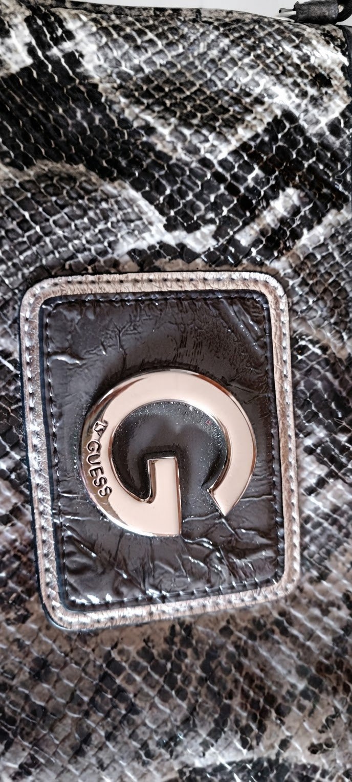 Portefeuille de la marque Guess 