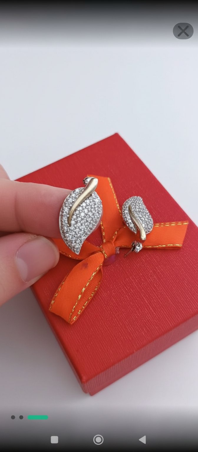 Des boucles d'oreilles en argent fodha à 60d chaque paire