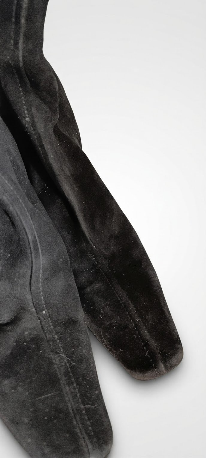 Bottes daim noir de la marque prada 