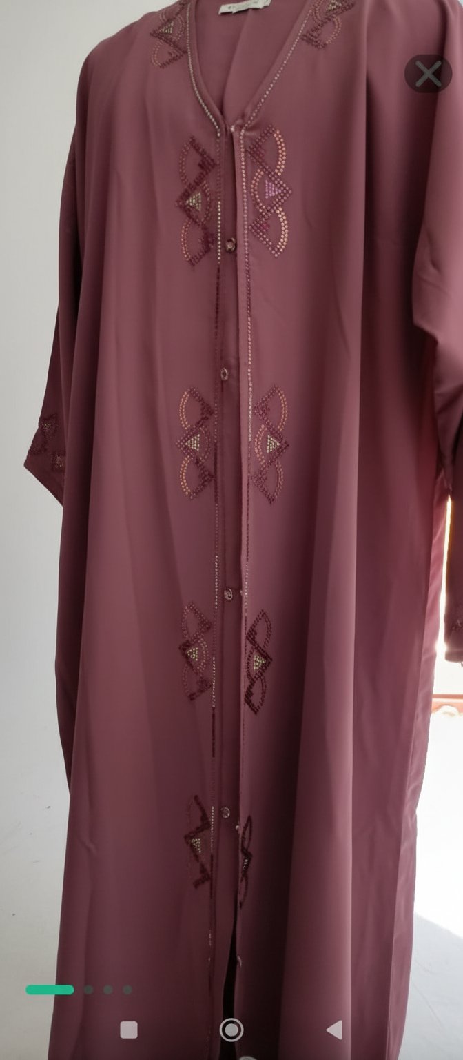 Caftane importé de l' Arabie Saoudite taille s rose poudré avec des strass et avec foulard neuf