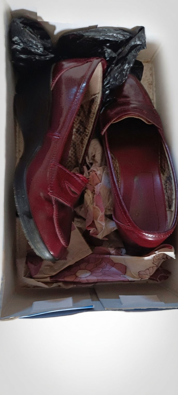 Compensé de la marque oli4 rouge Bordeaux en très bon état pointure 37