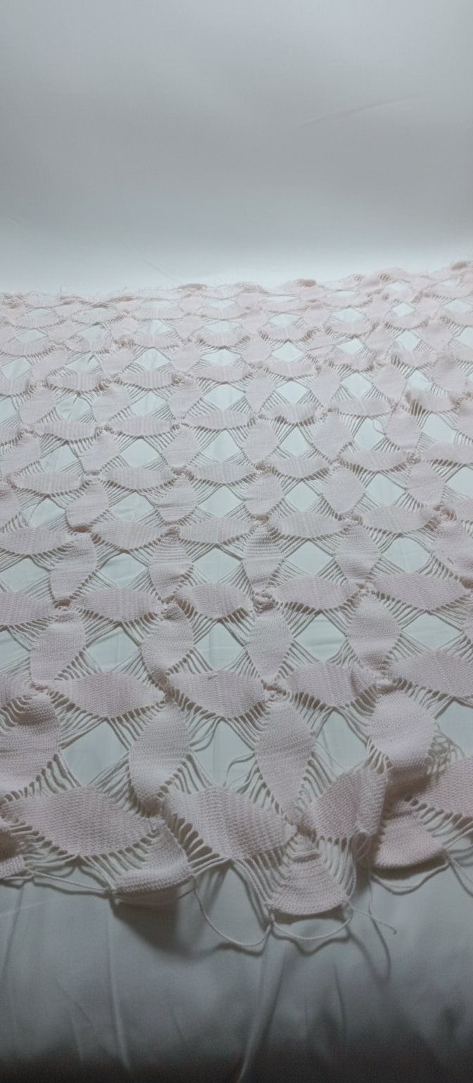 Très joli nappe crochet fait main 1m50 sur 1m50 couleur rose pâle 