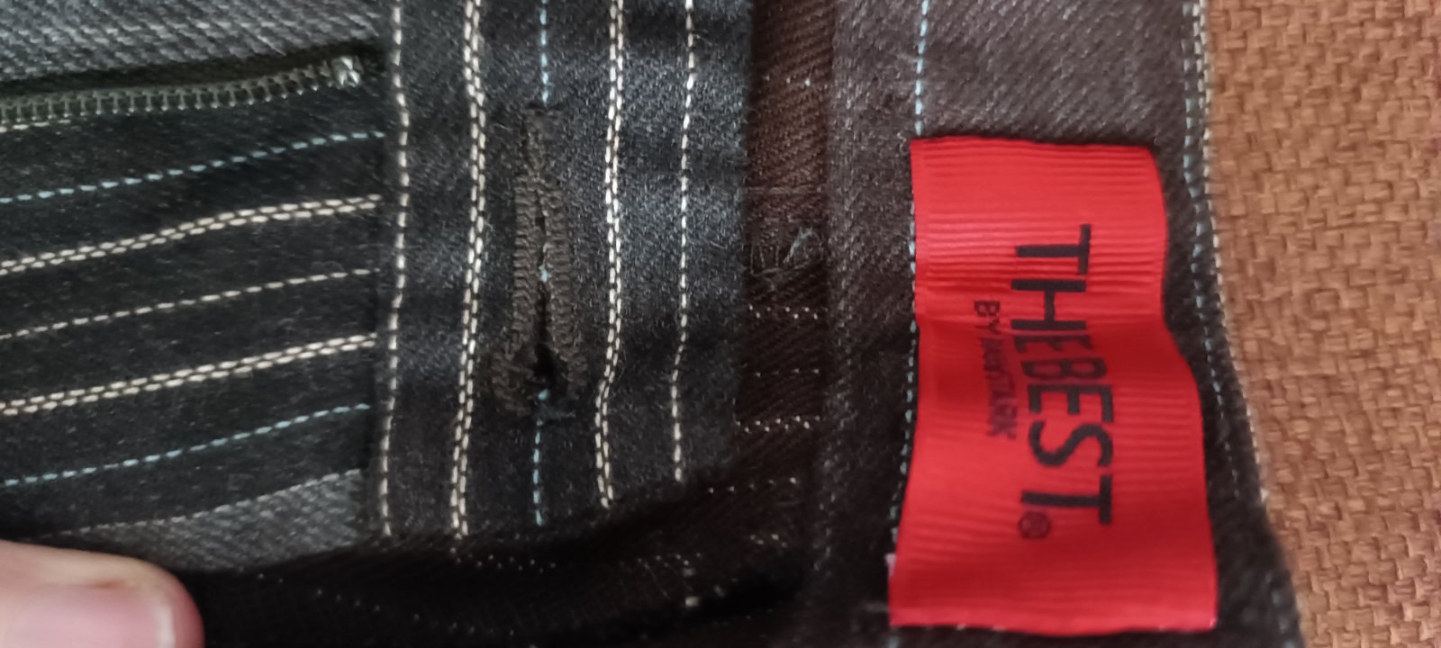 Pantalon taille s/36 tres doux de qualité marron foncé avec des rayures 