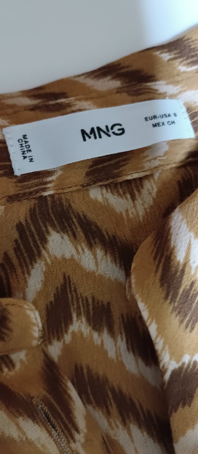 Liquidation combinaison mango taille s chemise blanche taille guipure chemise verte mango taille s et jupe noire taille xs mais ylabbes s le tout à 69,900