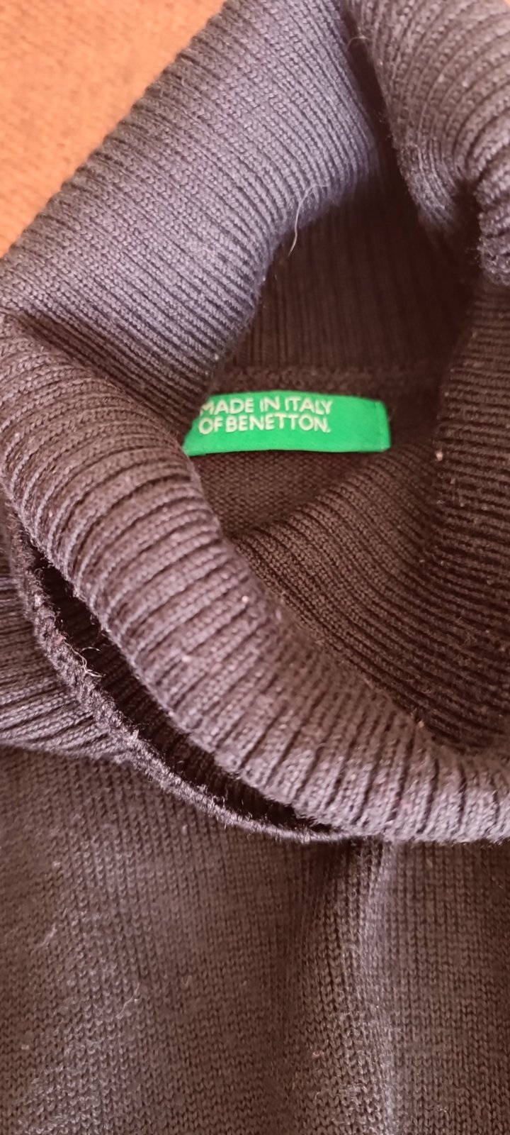2pulls de marque taille m de très bonnes qualités 