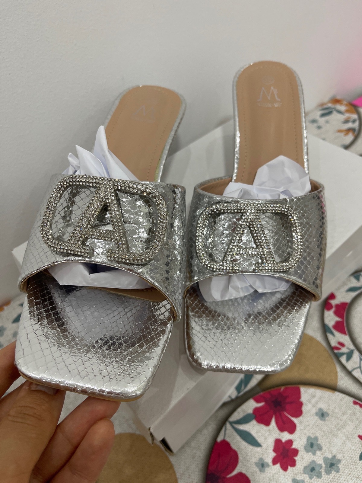 Magnifiques sandales avec strass – Neuf – Taille 42