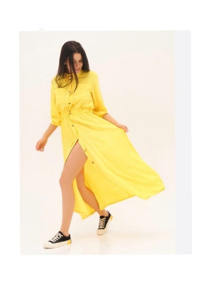Robe chemise jaune à boutons avec ceinture pour marqué la taille 