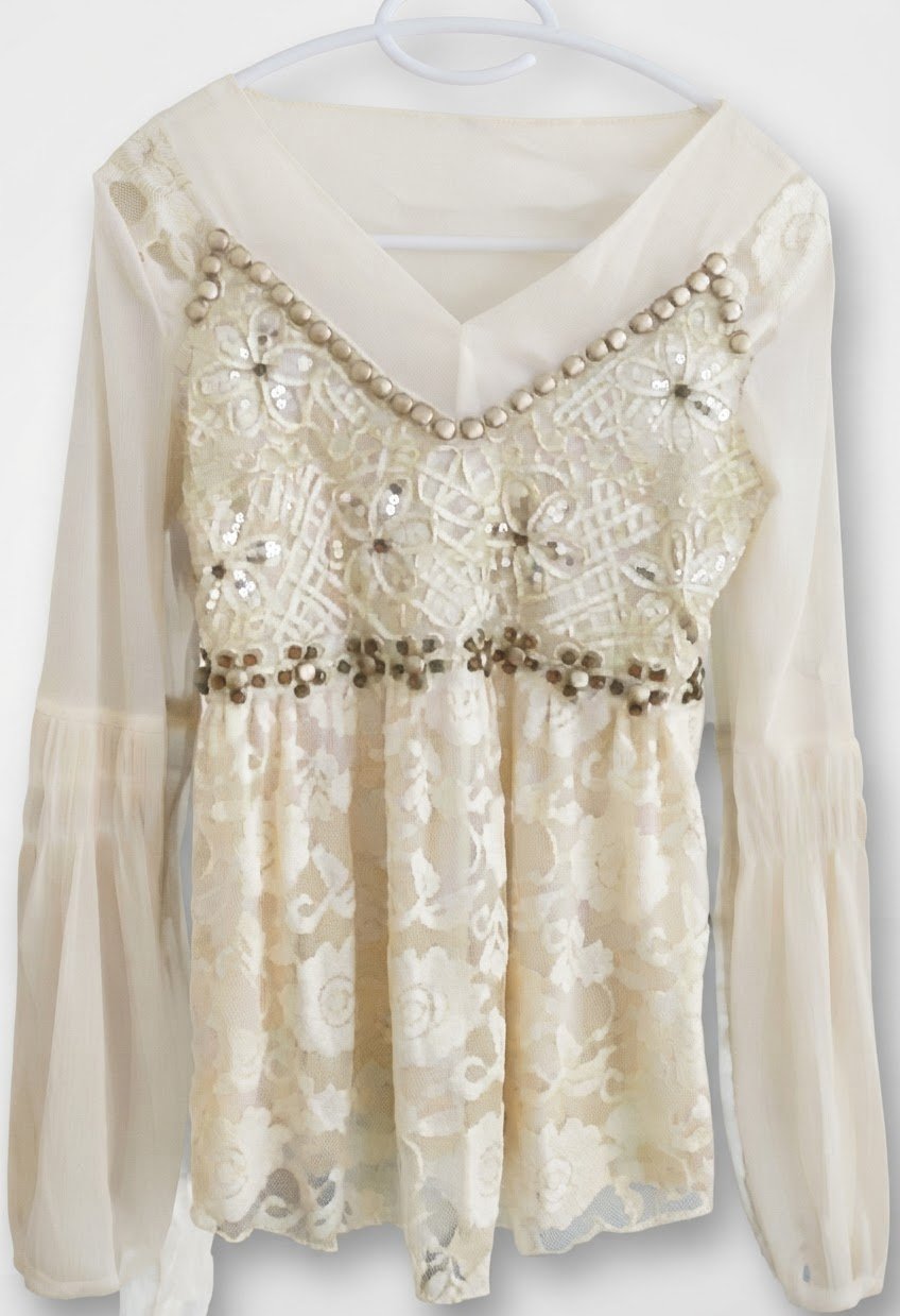 Pull brodé en dentelle et tull