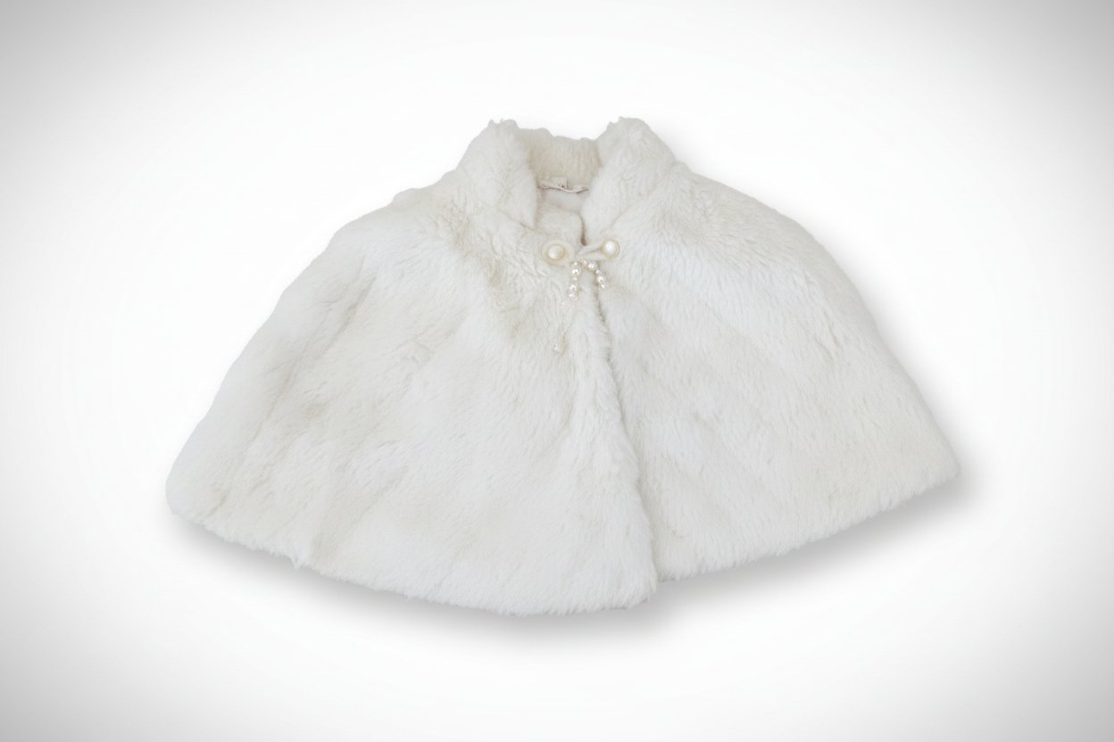Cap en fourrure blanche 
