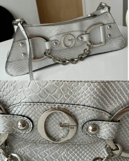 Sac Guess en cuir vintage argenté 