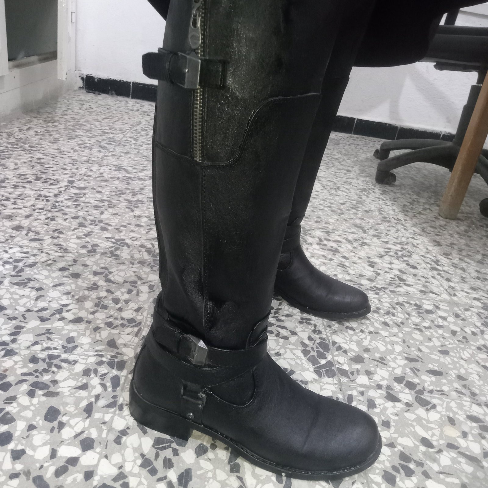 Botte noir marque guess en tres bon état prix choc taille 37