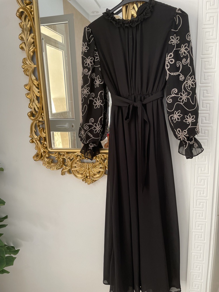 Robe noir moussline femme voilée