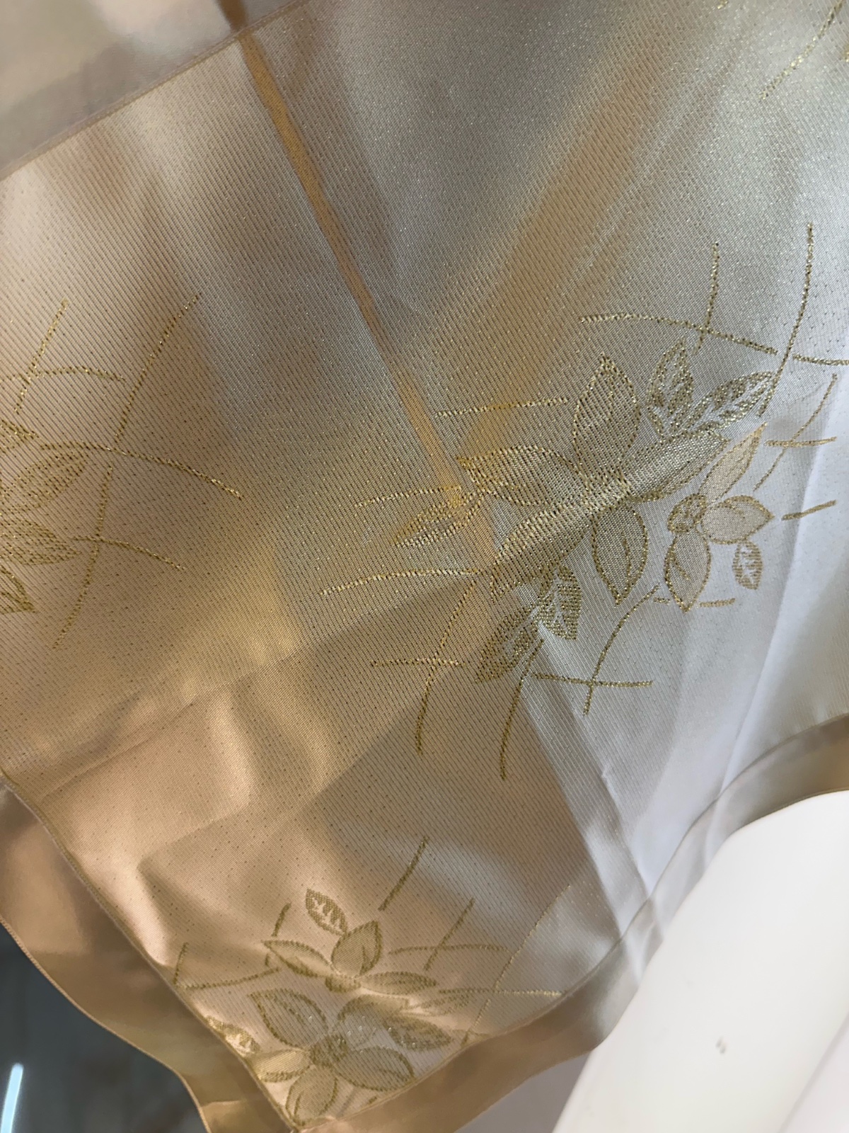 Nappe table avec jete