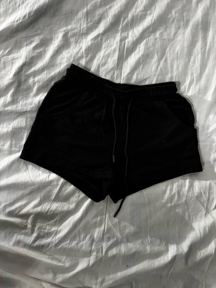 Short noir
