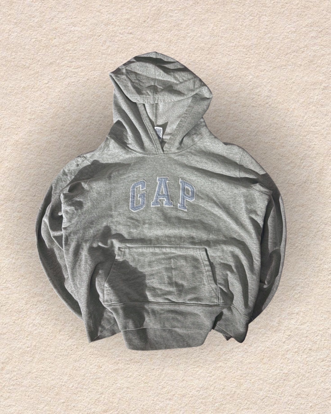 Capuche gris