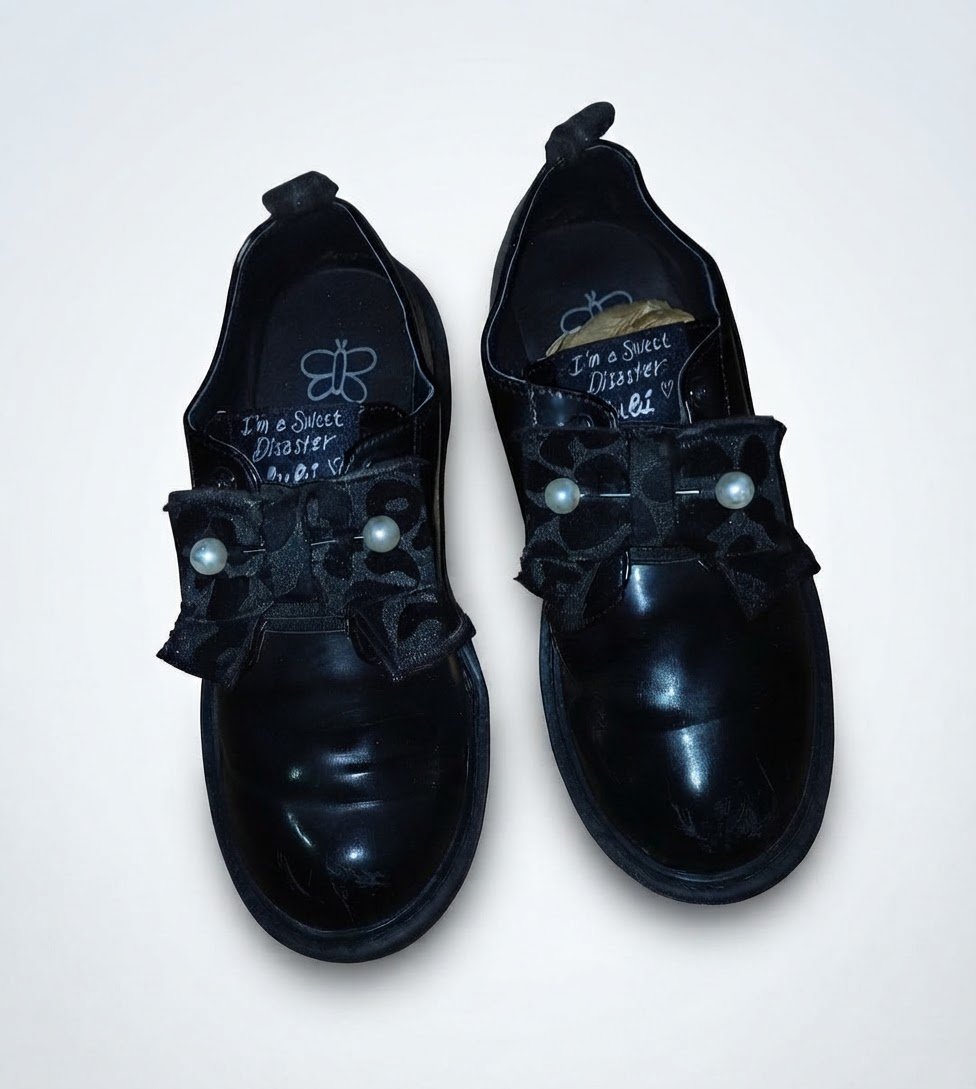 Des derbies pour fille pointure 32/33 en bon état 