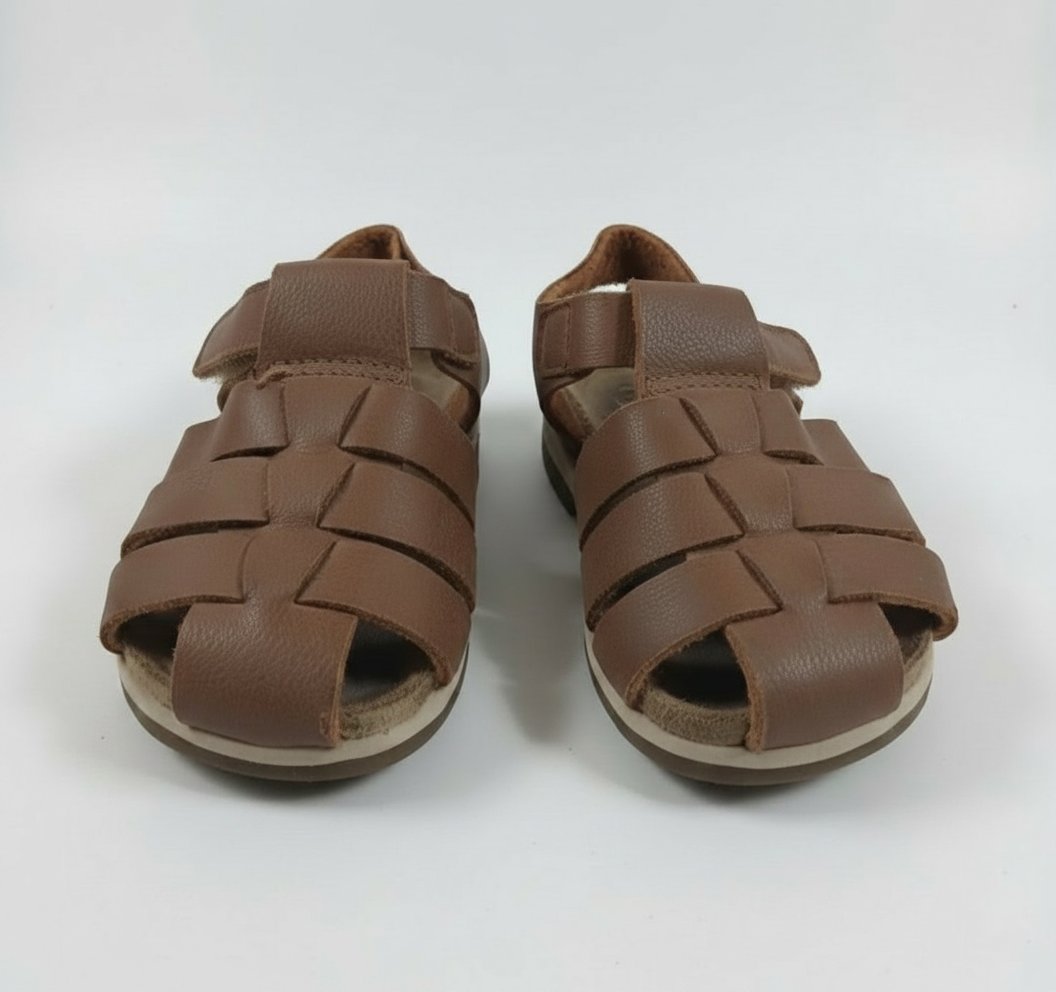 Des sandales marrons pour bébé garçon pointure 22/23 en bon état 