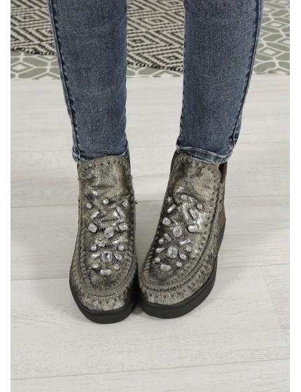 Des jolis bottes vert militaire style UGG neufs pointure 39