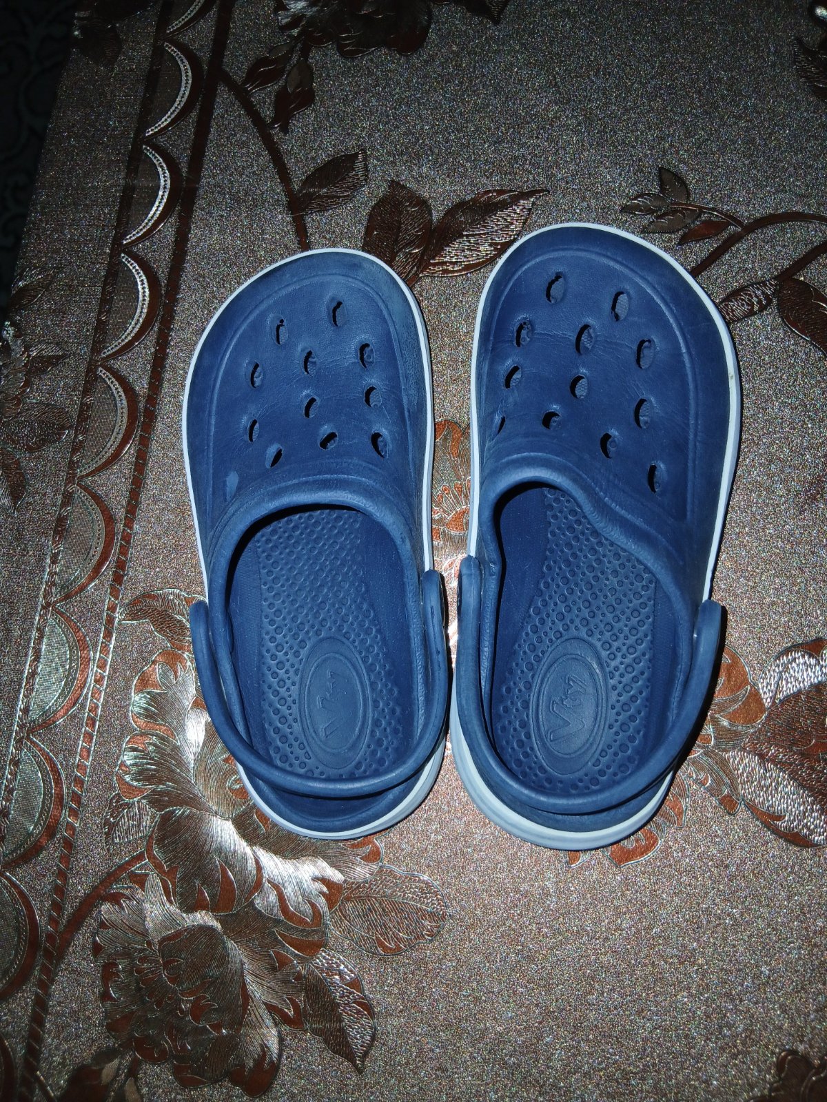 Crocs pour garçon bon état la pointure 26/27