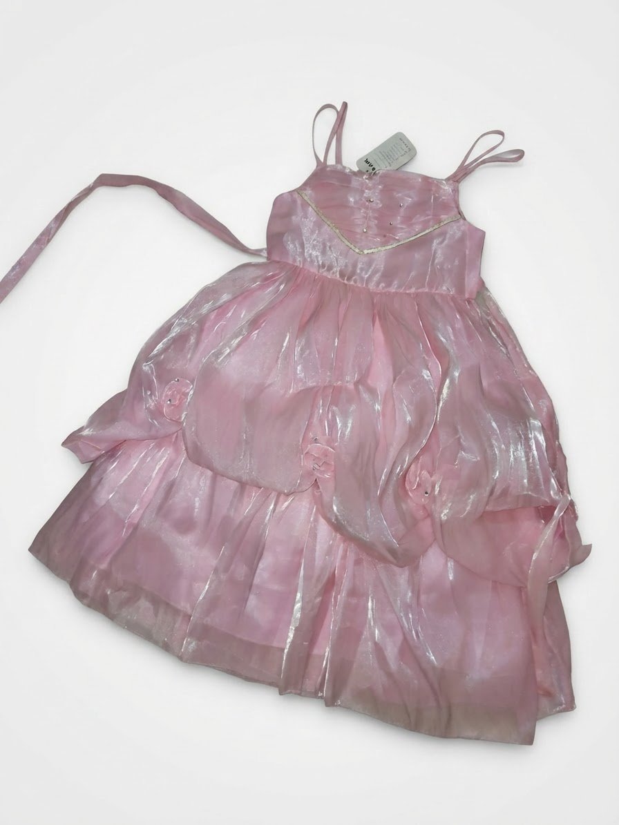 Une jolie robe neuve de 8 à 10 ans