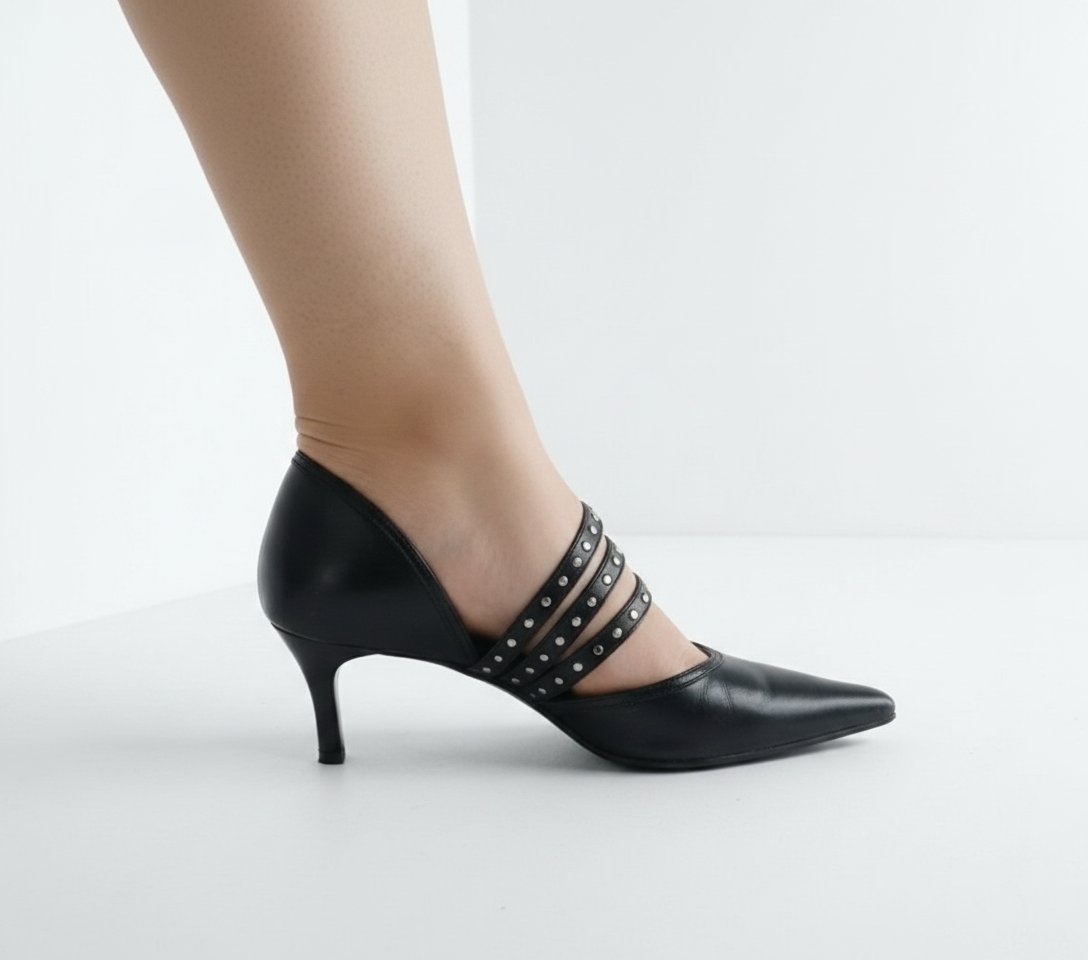 Des jolis escarpins Noir en vrai cuir made in italy la pointure 36 en bon état 