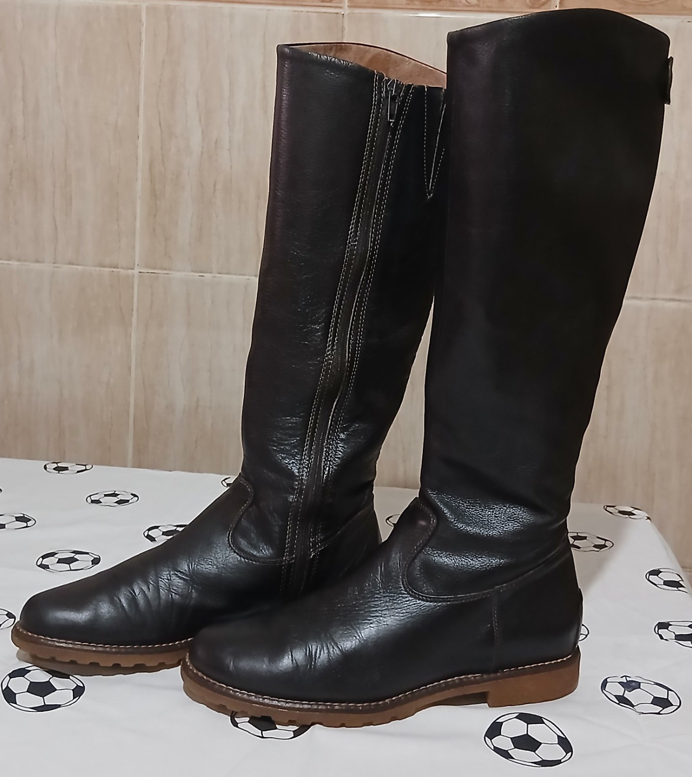Des jolis bottes souples pratiques en vrai cuir marron foncé en très bon état pointure 37,5/38