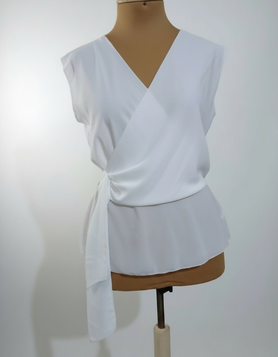 Un joli haut blanc neuf la taille M/L 