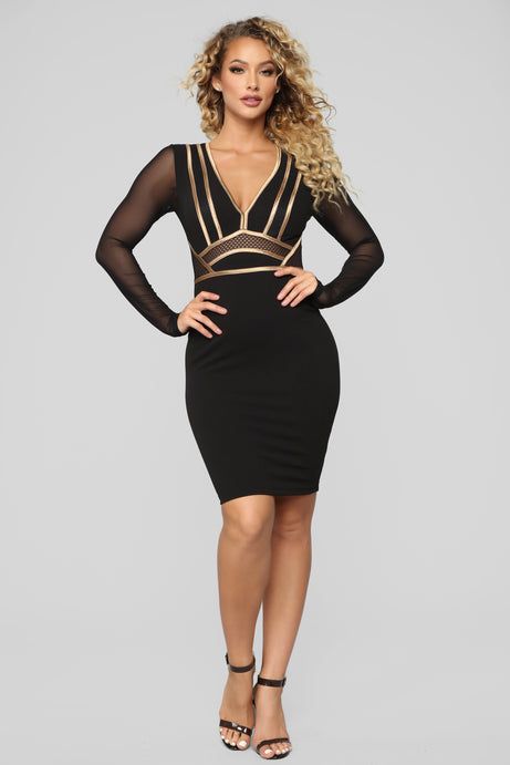 Une belle robe neuve importée la taille S/M 