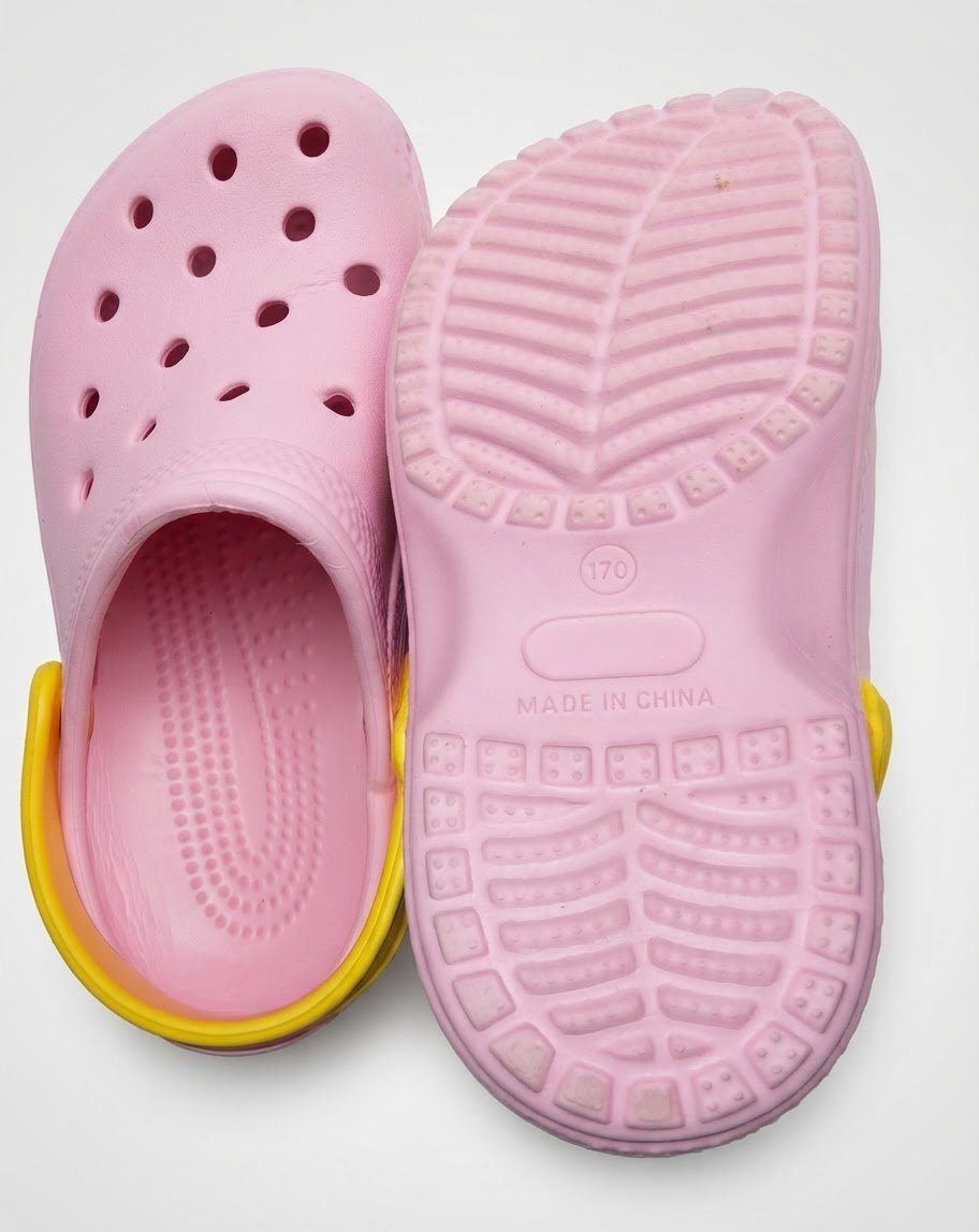 Des jolis crocs pour fille état parfait la pointure 25/26