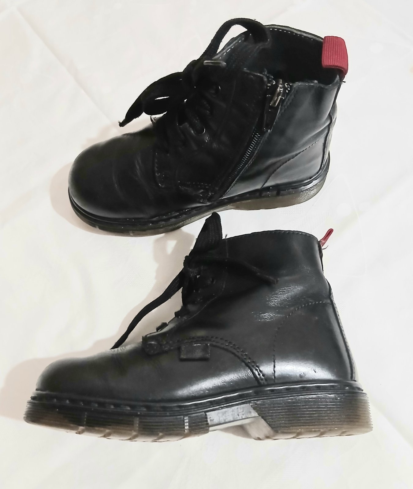 Des jolis bottes unisexe made in italy en vrai cuir la pointure 26/27