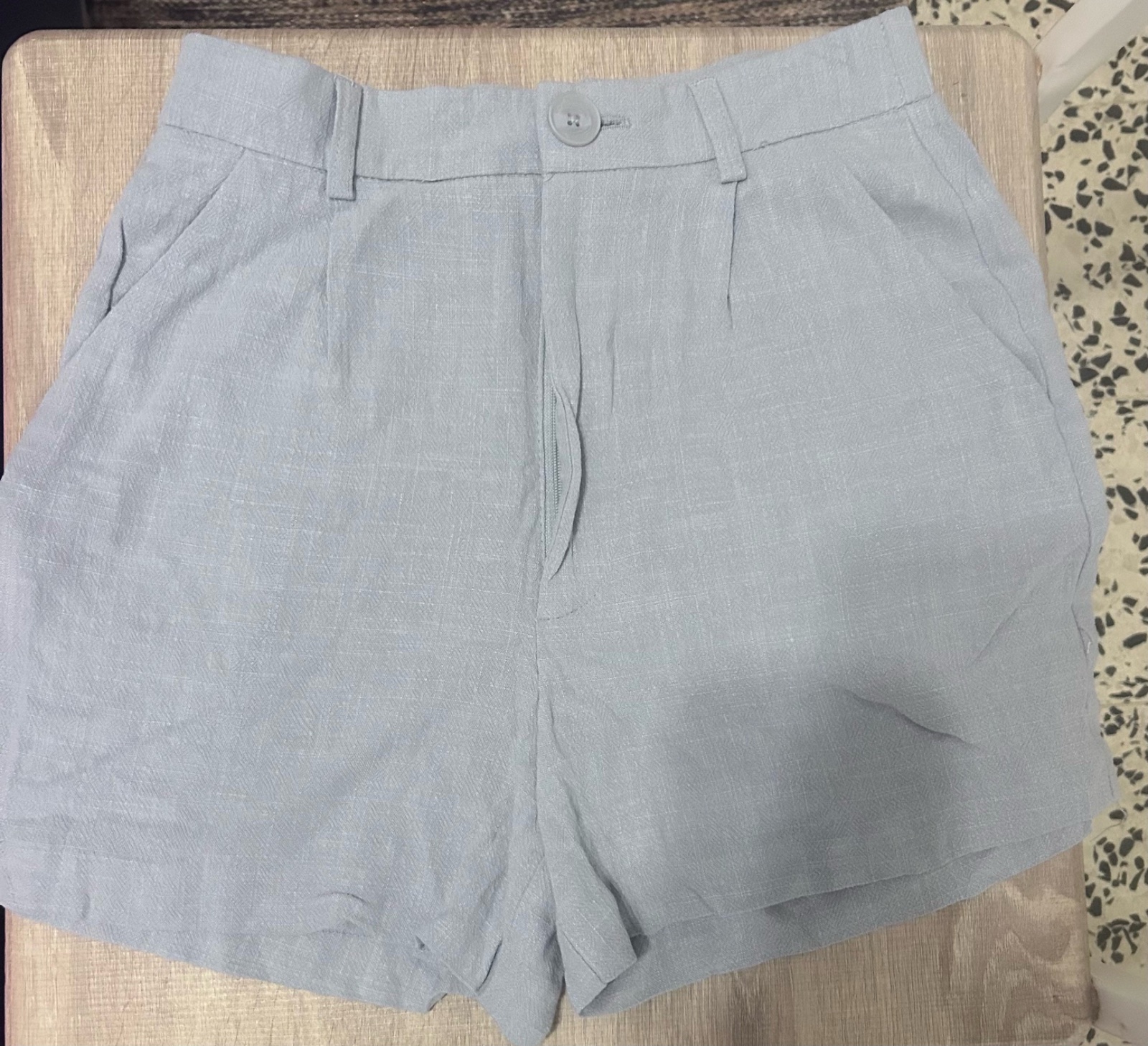 Mini short en lin de la marque Stradivarius 
