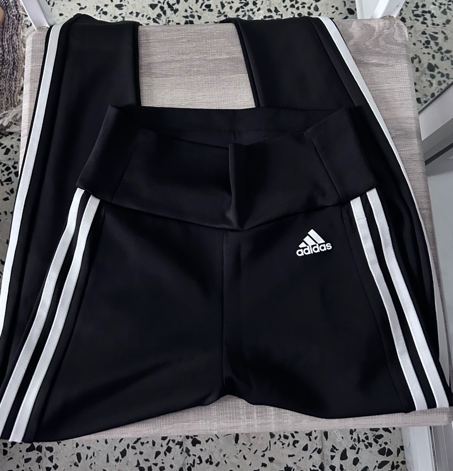 Legging adidas en noir en bon etat 