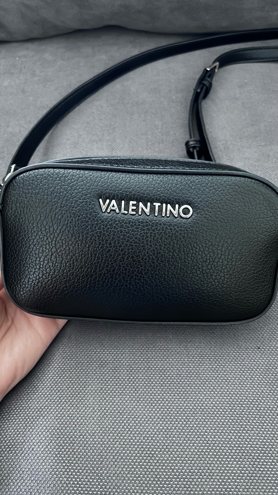 Petit Sac bandouliere noir de la marque valentino en tres bon etat 