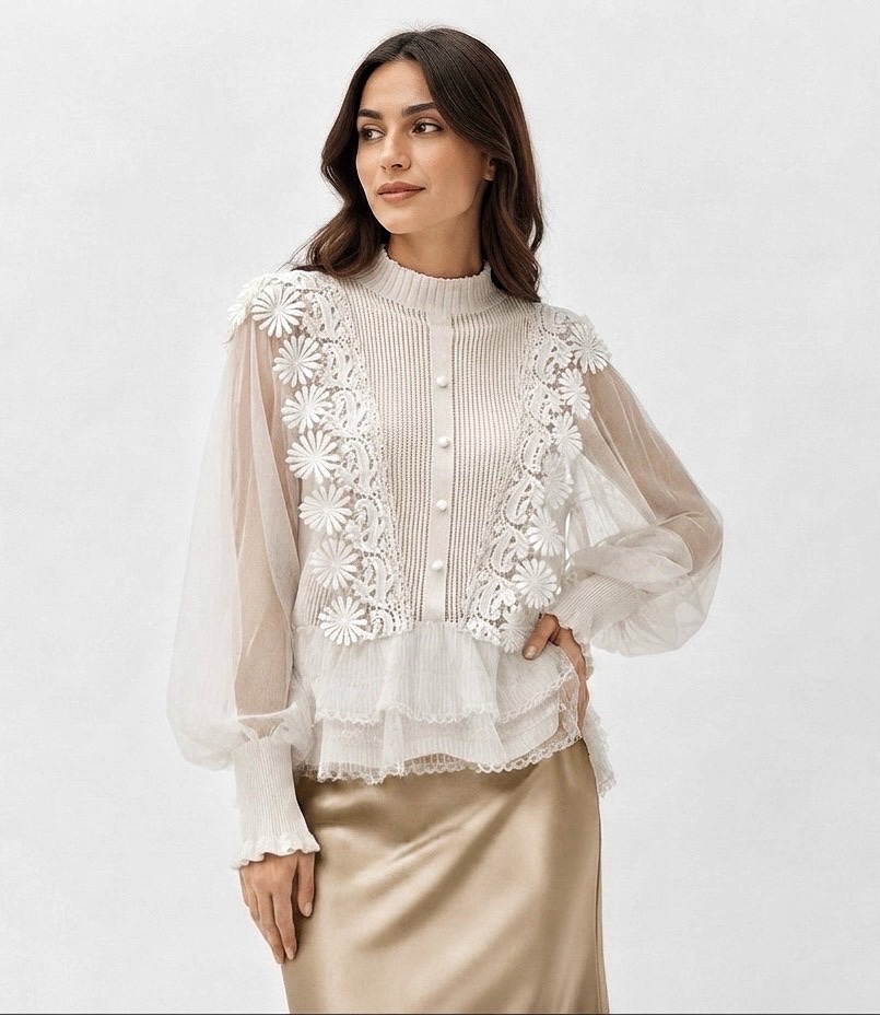 Chemise blanche transparente à dentelle et broderies florales