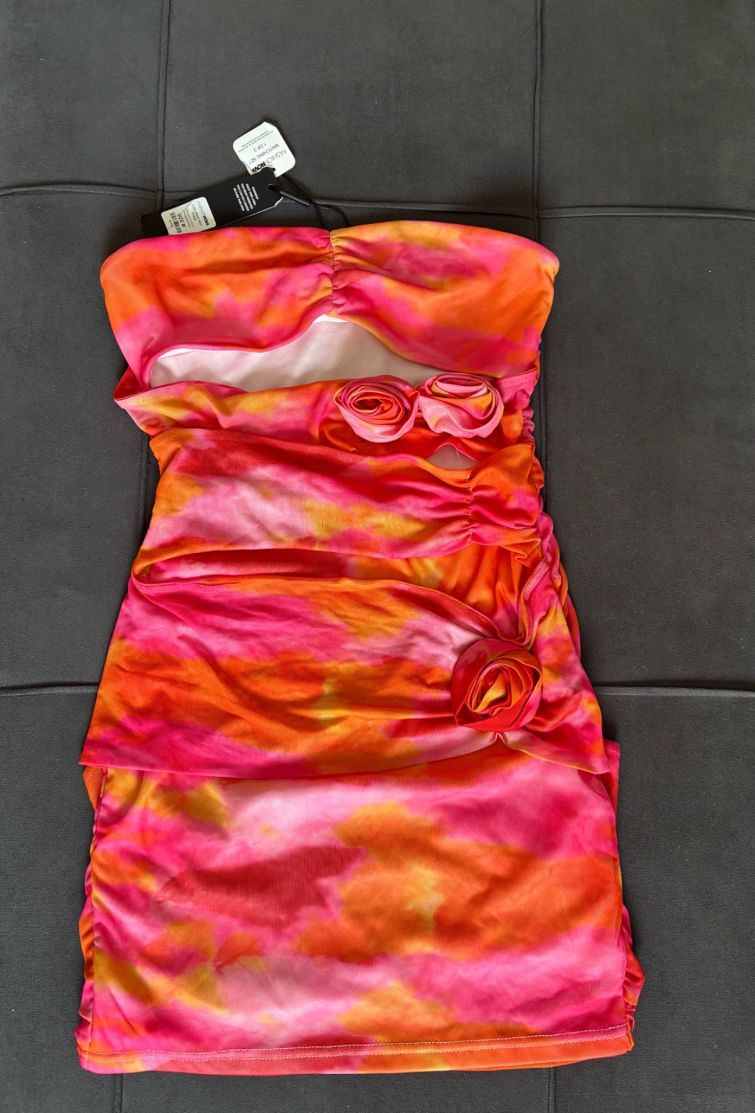 Robe neuf avec etiquette 