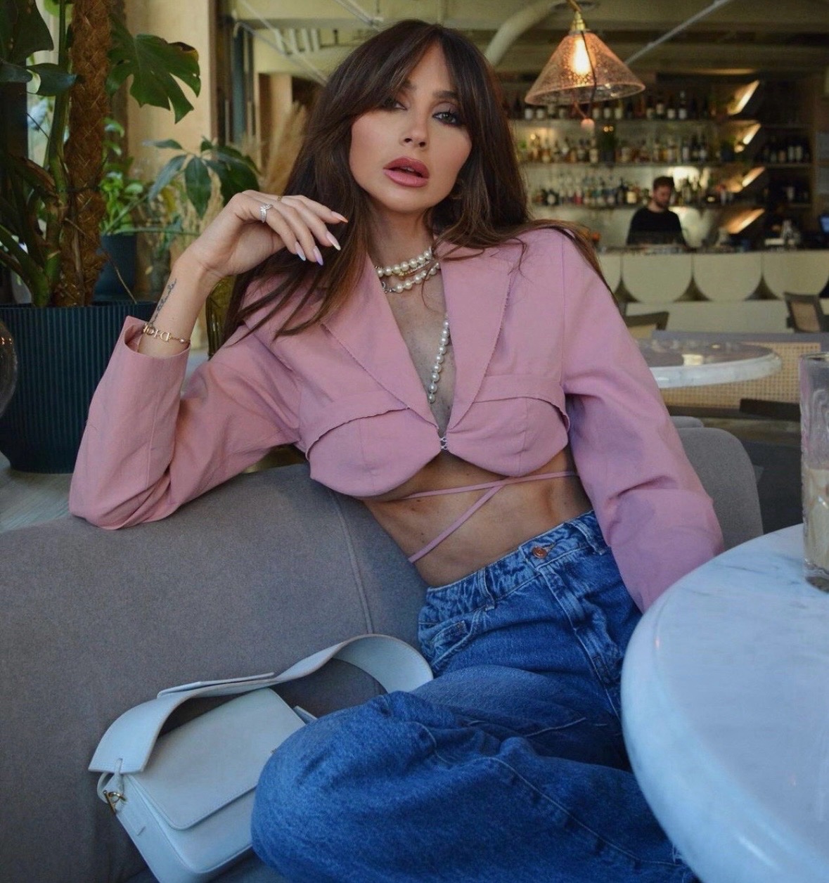 Un blazer court de style balconnet 