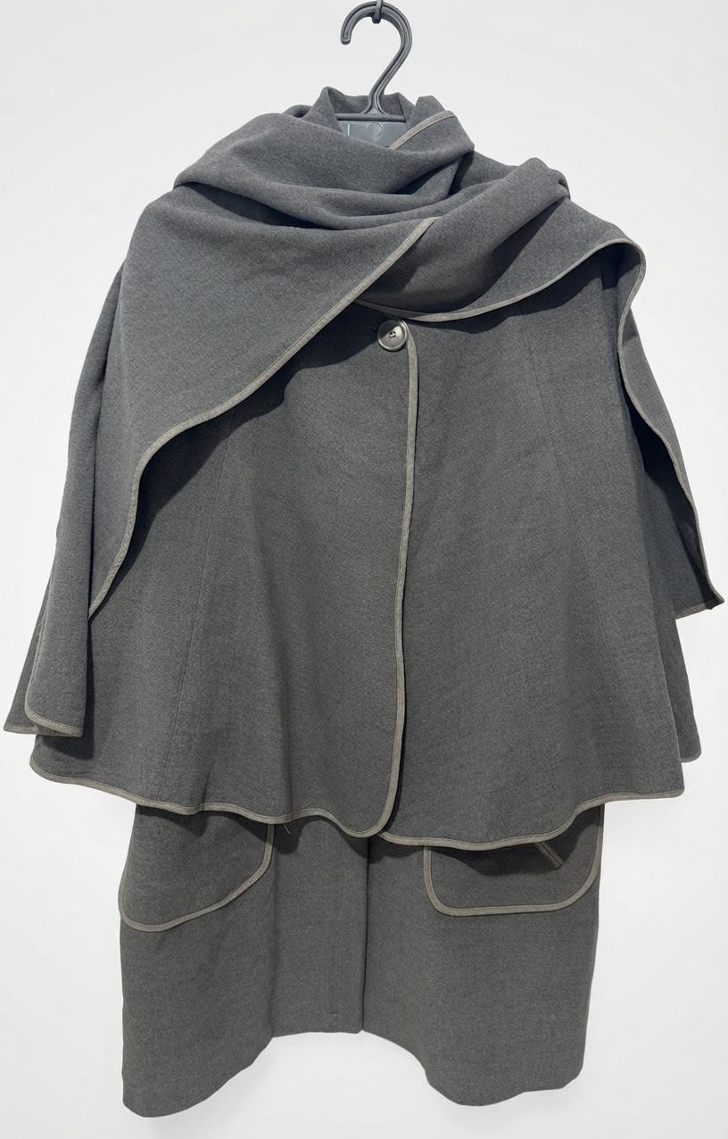 Manteau sans manche avec cape et cache-col 
