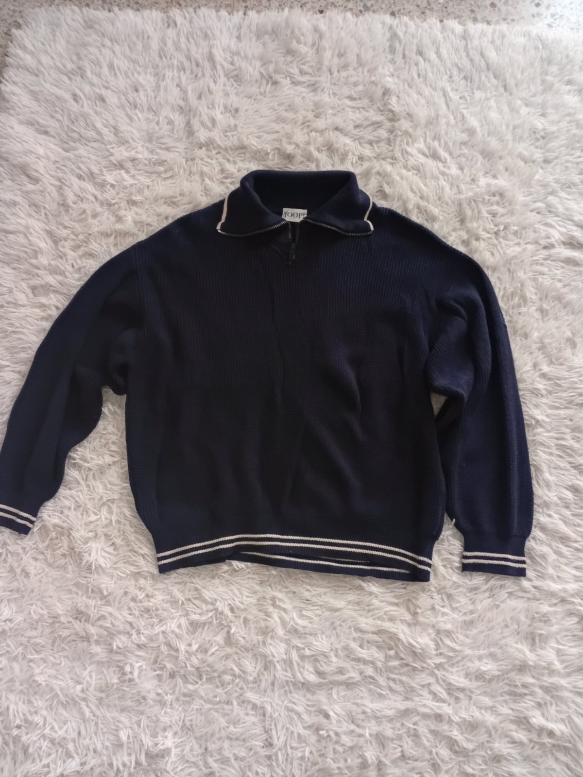 Pull taille M possible oussi taille L