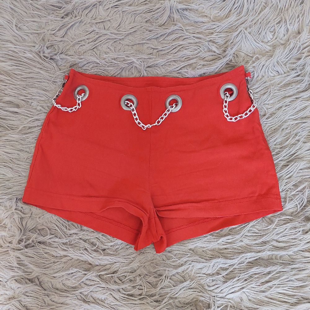 Short rouge avec anse argenté taille 38