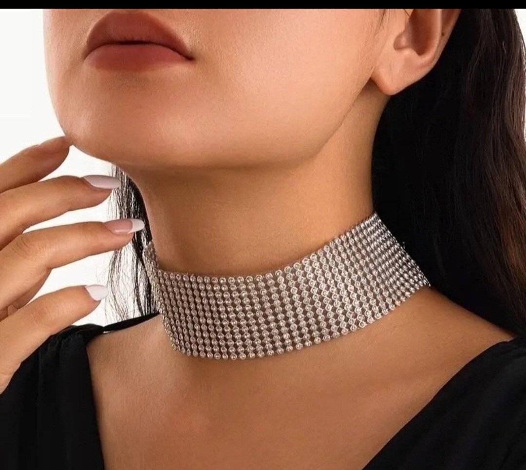 Subliiiiime ❤️❤️❤️collier ras du cou en strasses brillants saillants argentés neuuuf 