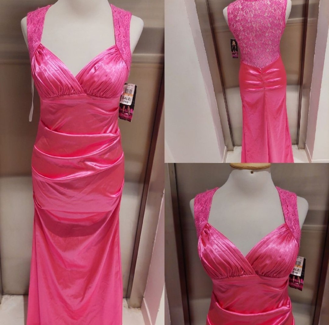 Subliiiiime❤️❤️❤️❤️ robe de soirée maxi drapée au niveau des fesses et du ventre poitrine rembourrée dos en dentelles taille 36/ 38 neuve avec étiquette🏷 importé 