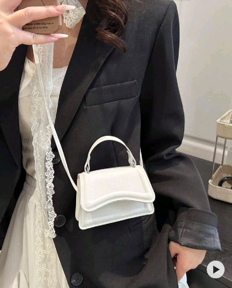 Subliiiiime ❤️ ❤️ ❤️ ❤️ mini mini sac à bandoulière tendance pour une petite fille 😍neuuuf