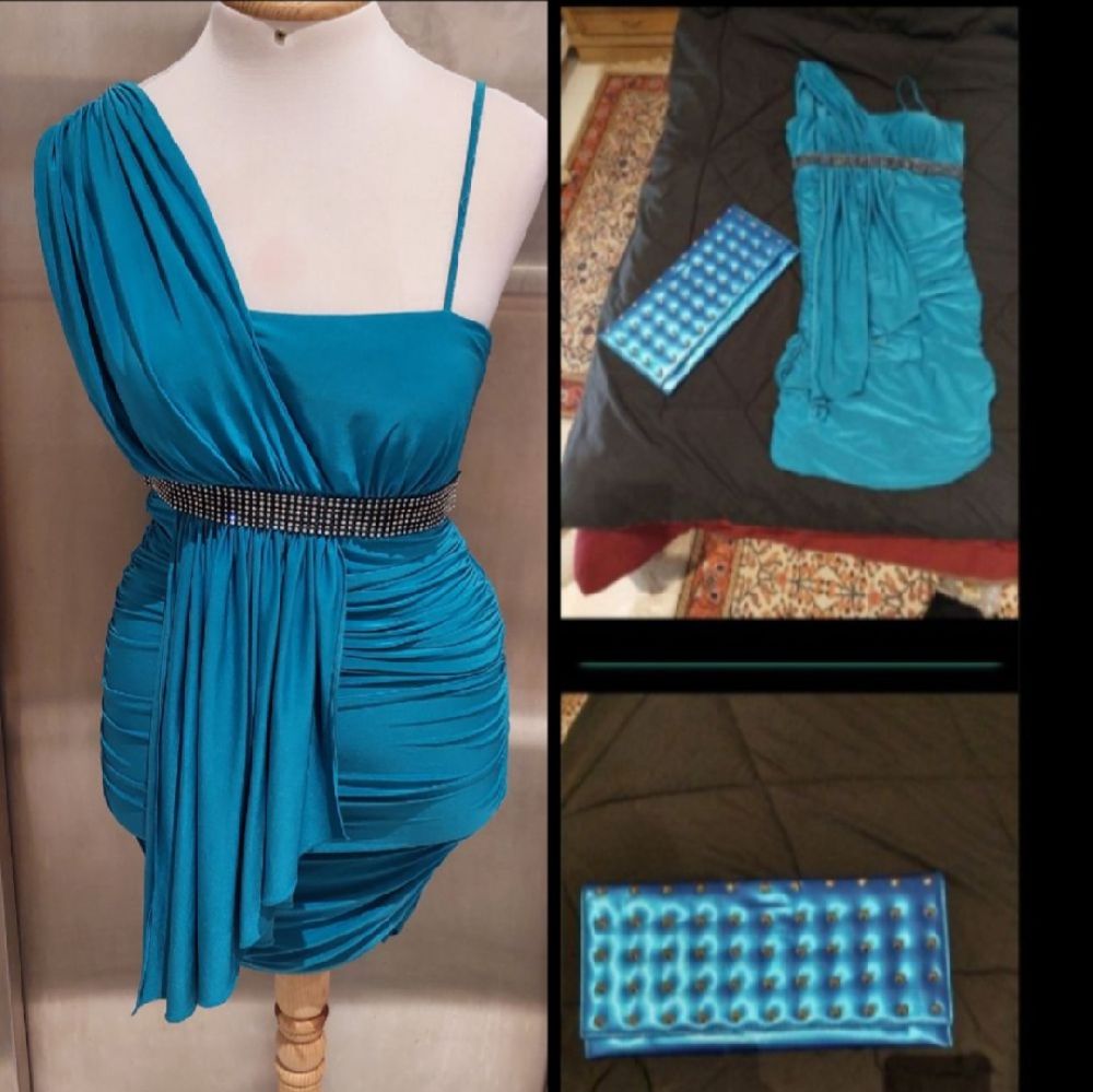 Subliiiiime❤️❤️❤️ robe drapée avec bande en strasses à la taille de soirée chic avec pochette assortie taille 36/38