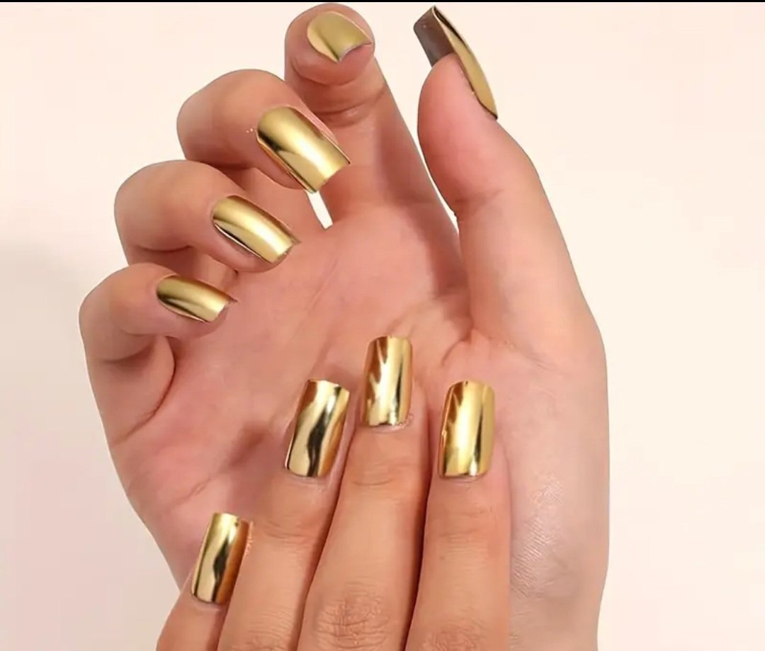 Subliiiiime ❤️❤️❤️❤️❤️12 pièces de faux ongles doré avec patch et lime à ongle neuf 