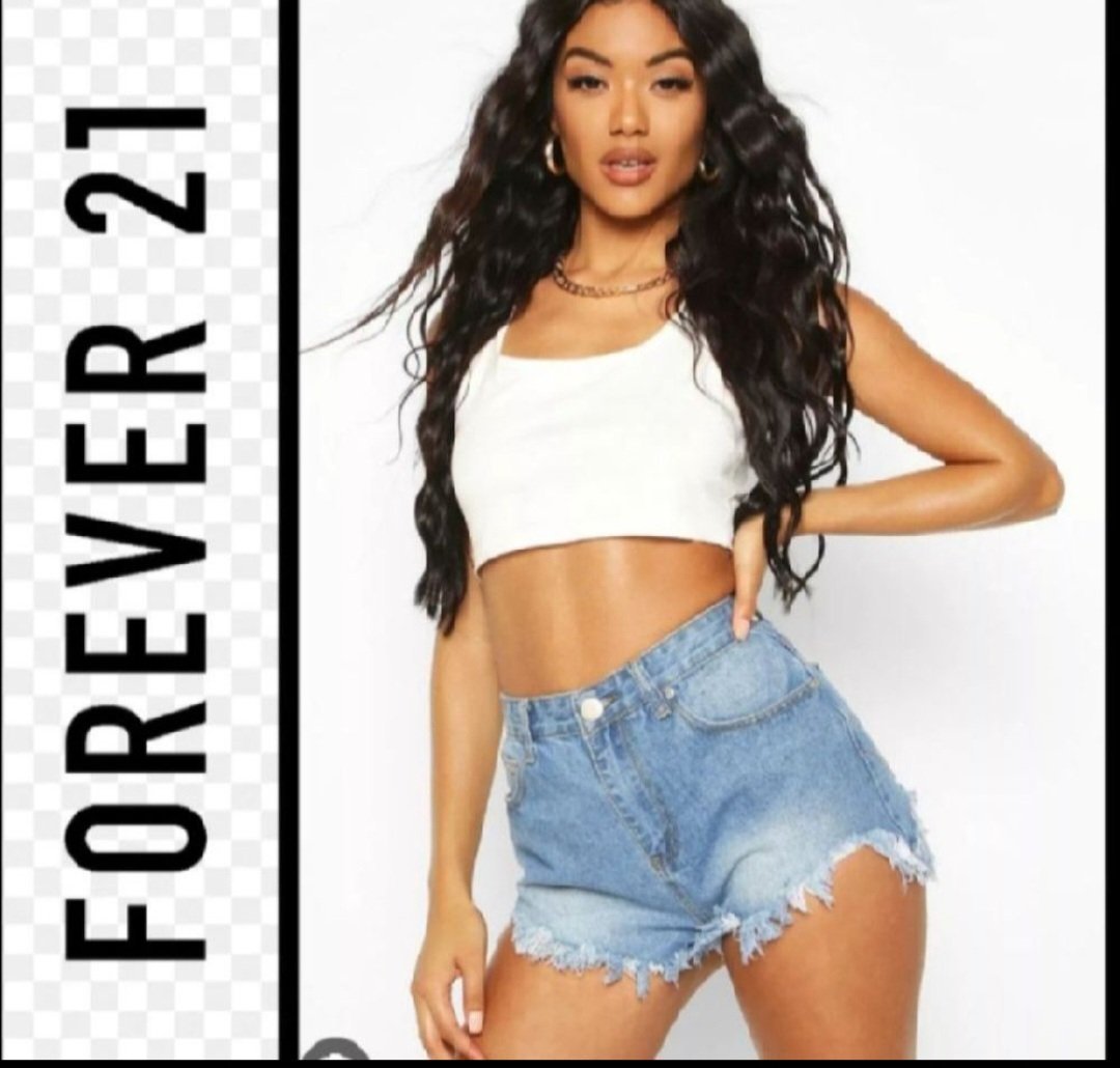 Subliiiiime❤️❤️❤️❤️ short en jean échancré à ourlet effiloché de FOREVER21 taille 40 jamais portée 