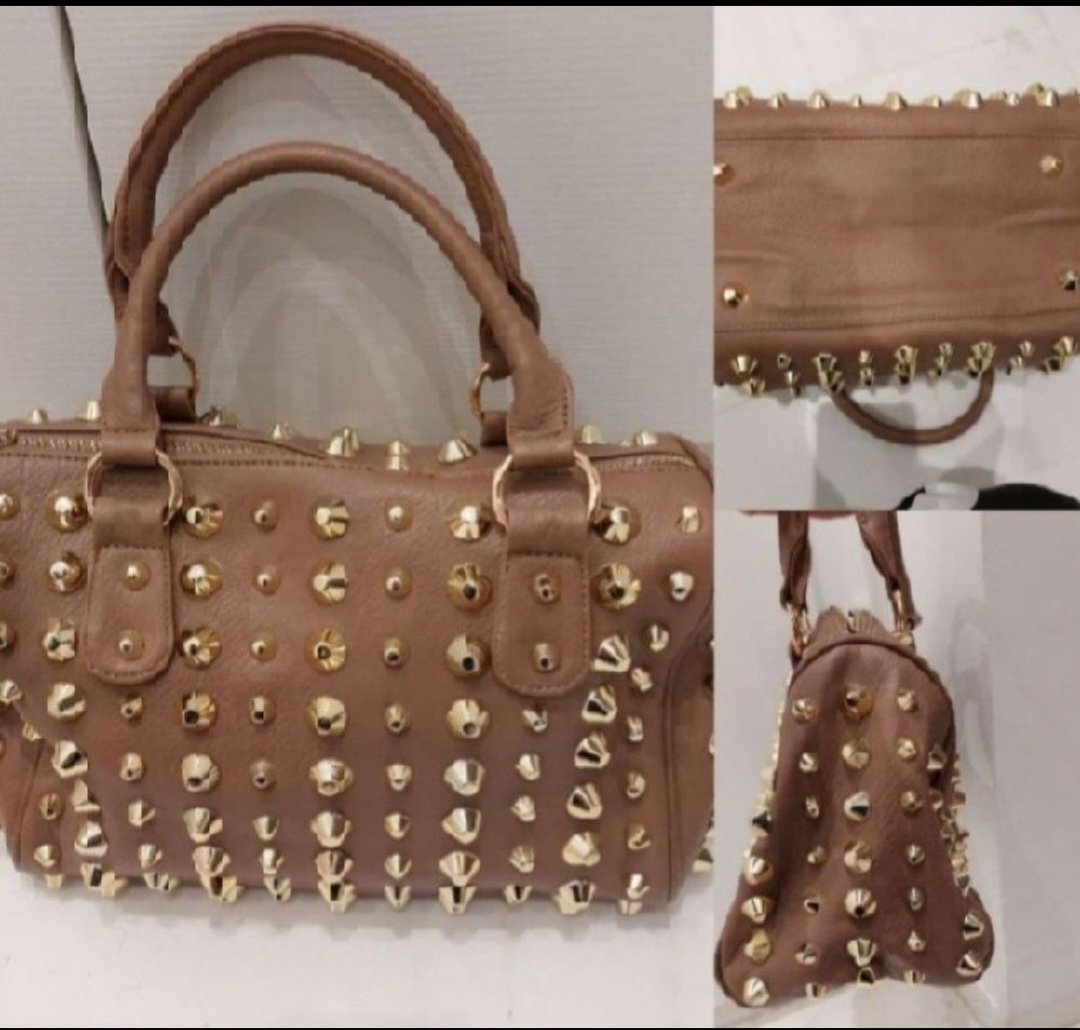 Subliiiiime ❤️❤️❤️sac à main👜 à clou doré fashion comme neuf 
