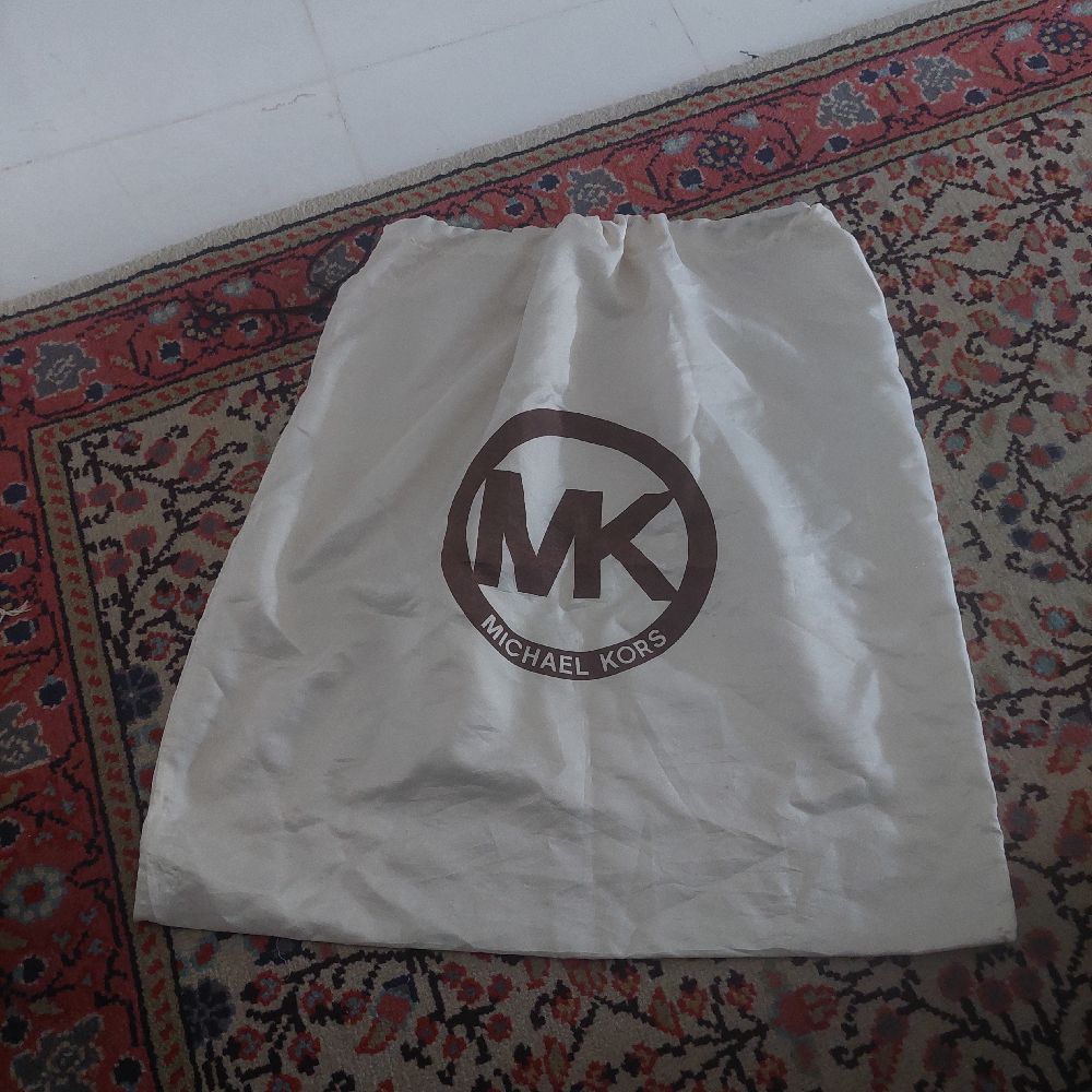 Subliiiiime ❤️ ❤️ DUST BAG 53cm/53cm de MICHAEL KORS 