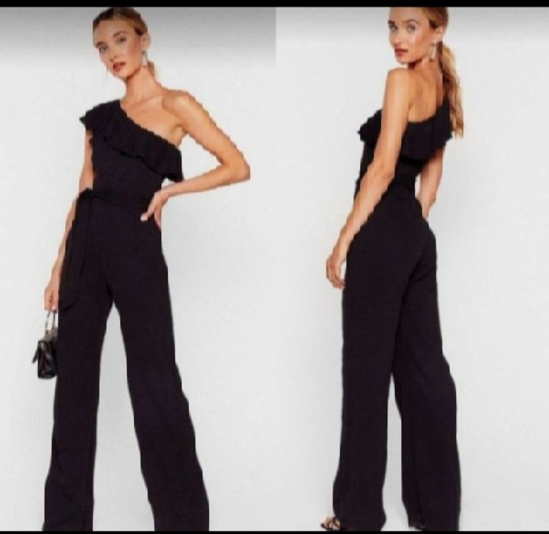 Subliiiiime❤️❤️❤️❤️ combinaison one shoulder de SHEIN taille 34 comme neuf 
